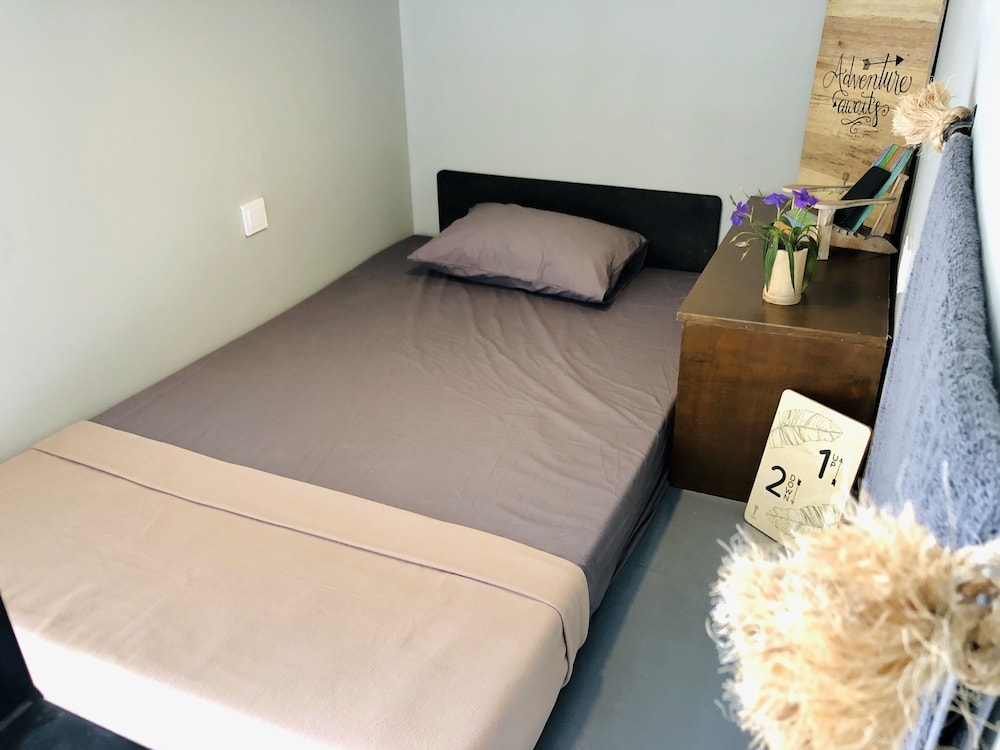 the jungle hostel canggu