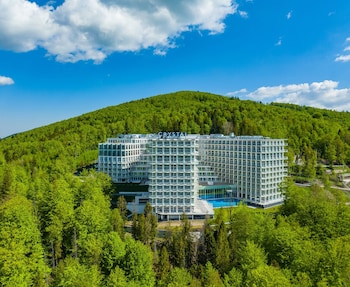 crystal mountain hotel