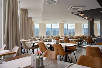 crystal mountain hotel