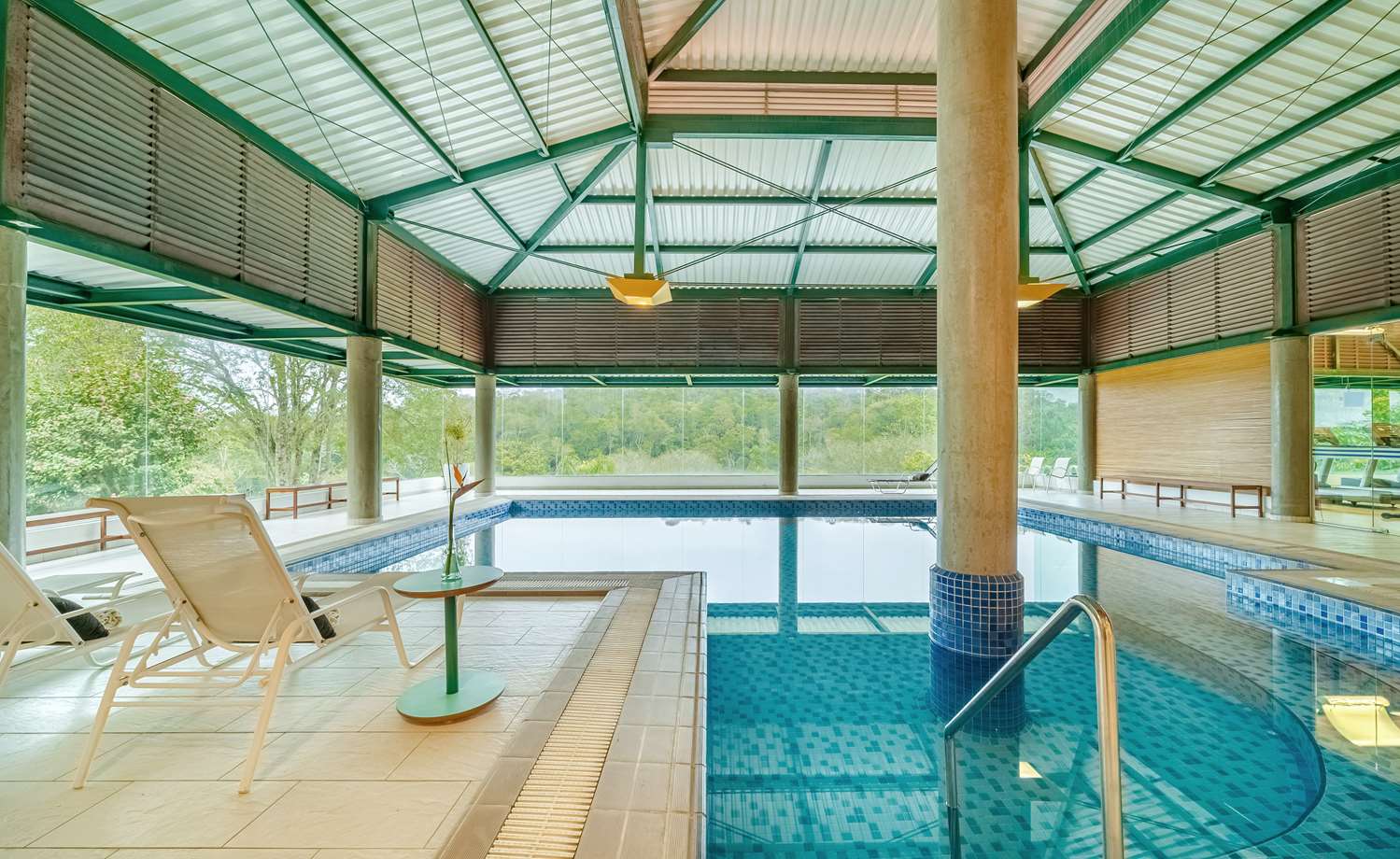 almenat embu das artes tapestry collection by hilton