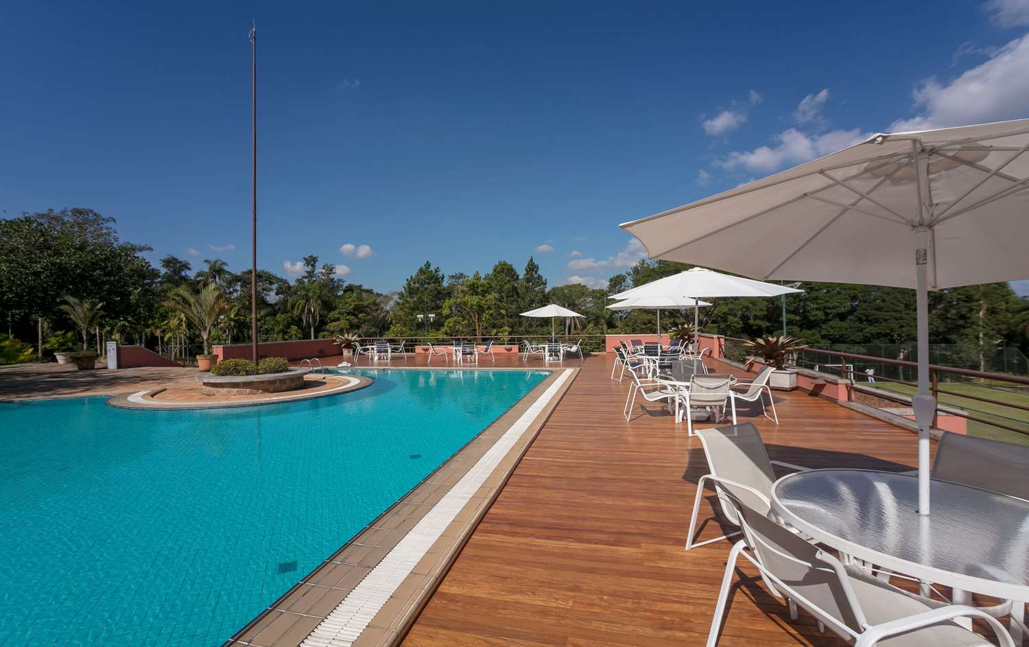 almenat embu das artes tapestry collection by hilton