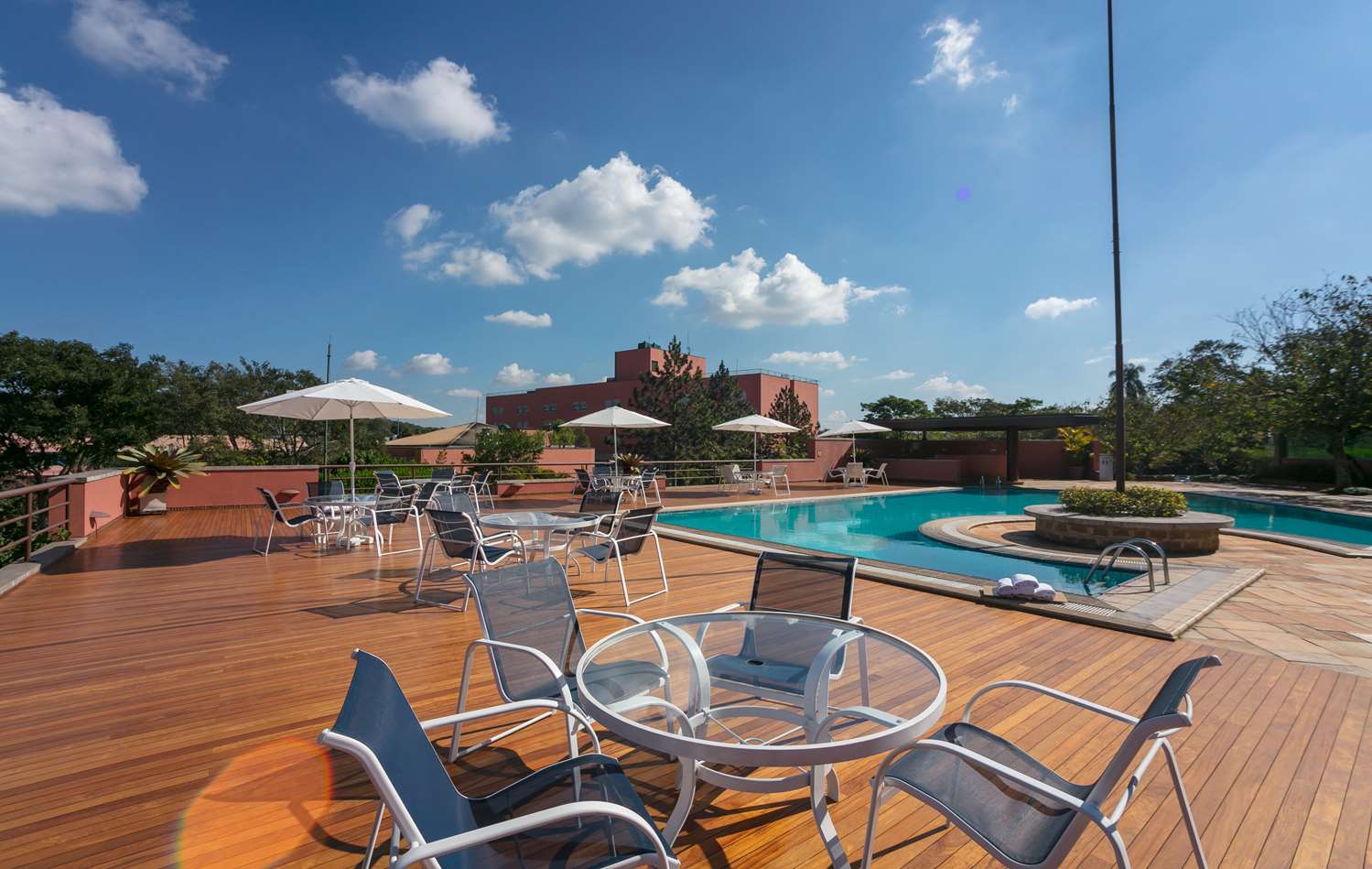 almenat embu das artes tapestry collection by hilton