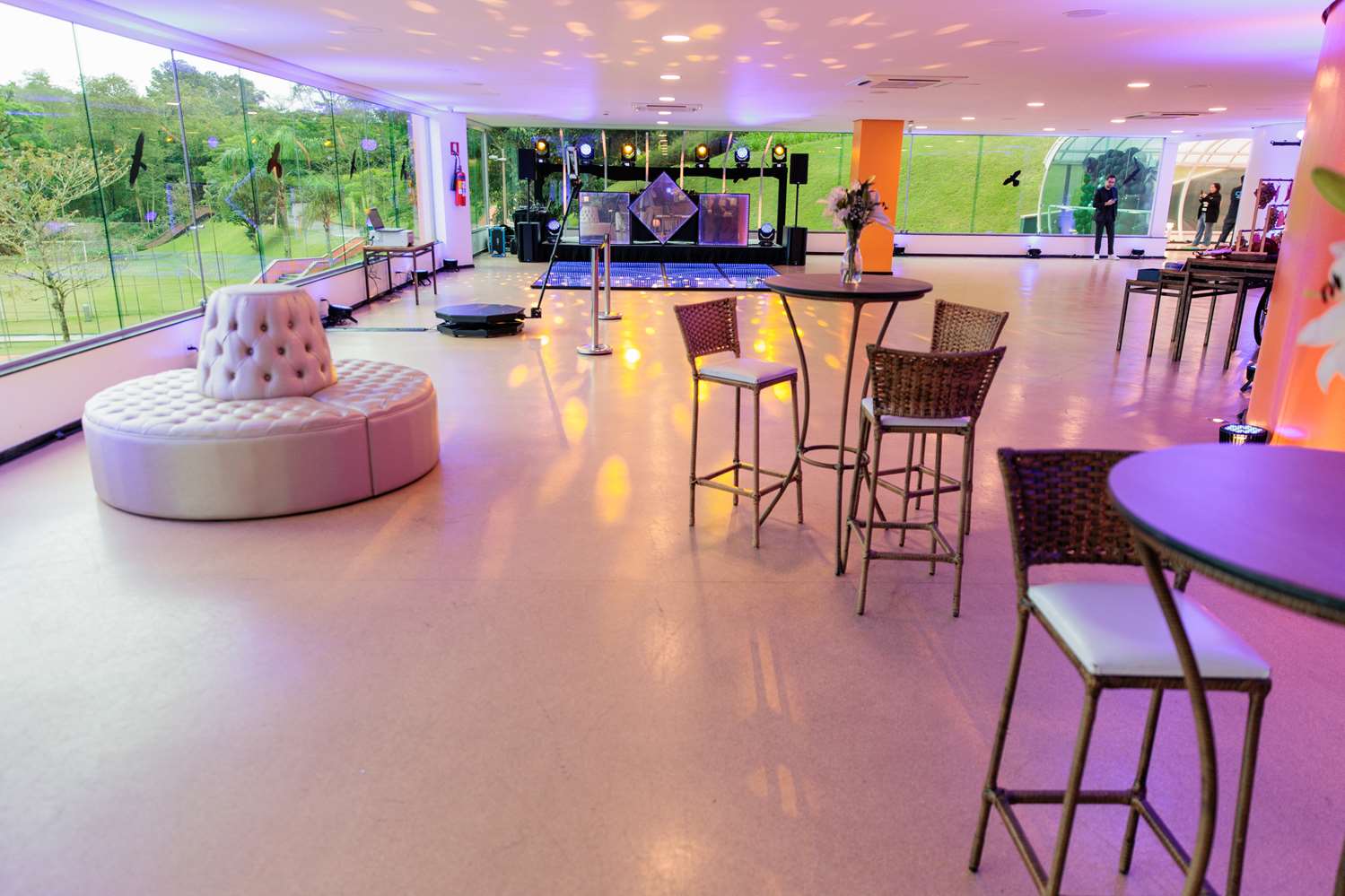 almenat embu das artes tapestry collection by hilton