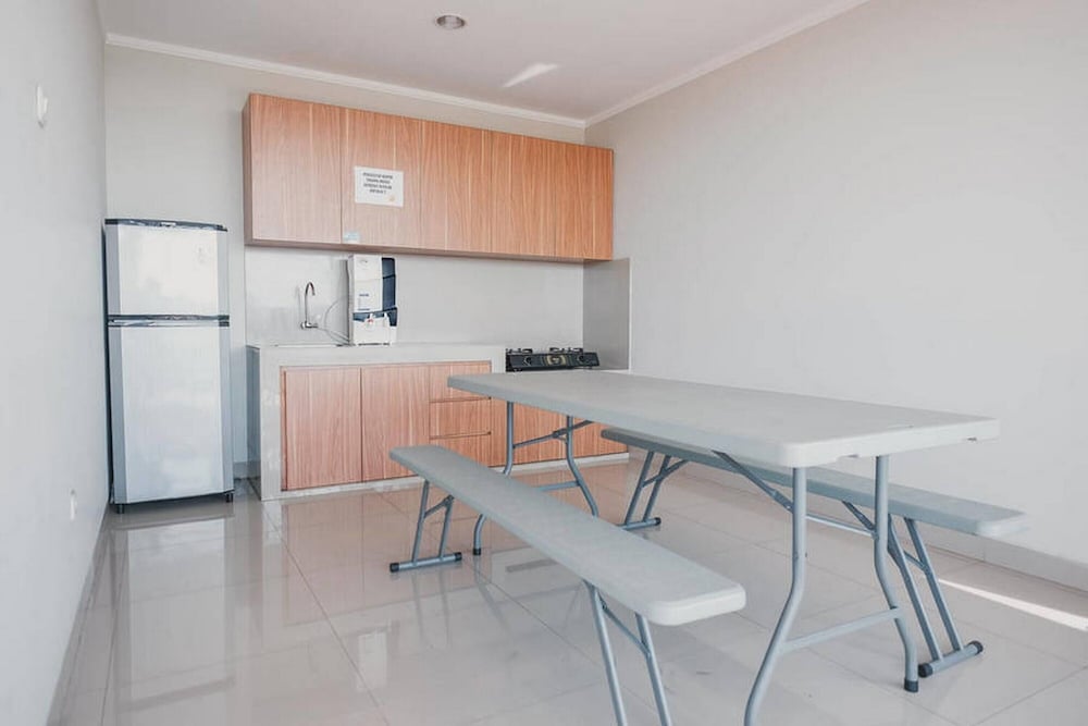 reddoorz plus near soekarno hatta airport taman mahkota