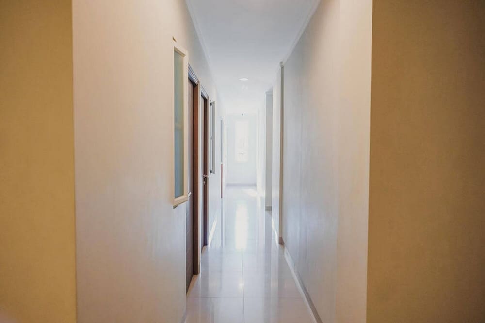 reddoorz plus near soekarno hatta airport taman mahkota