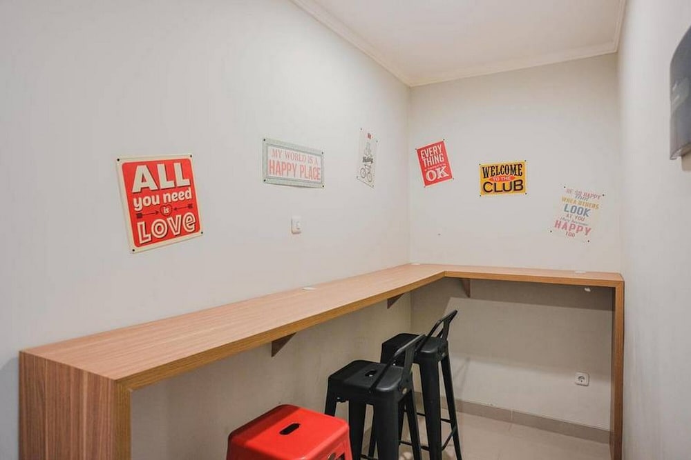 reddoorz plus near soekarno hatta airport taman mahkota