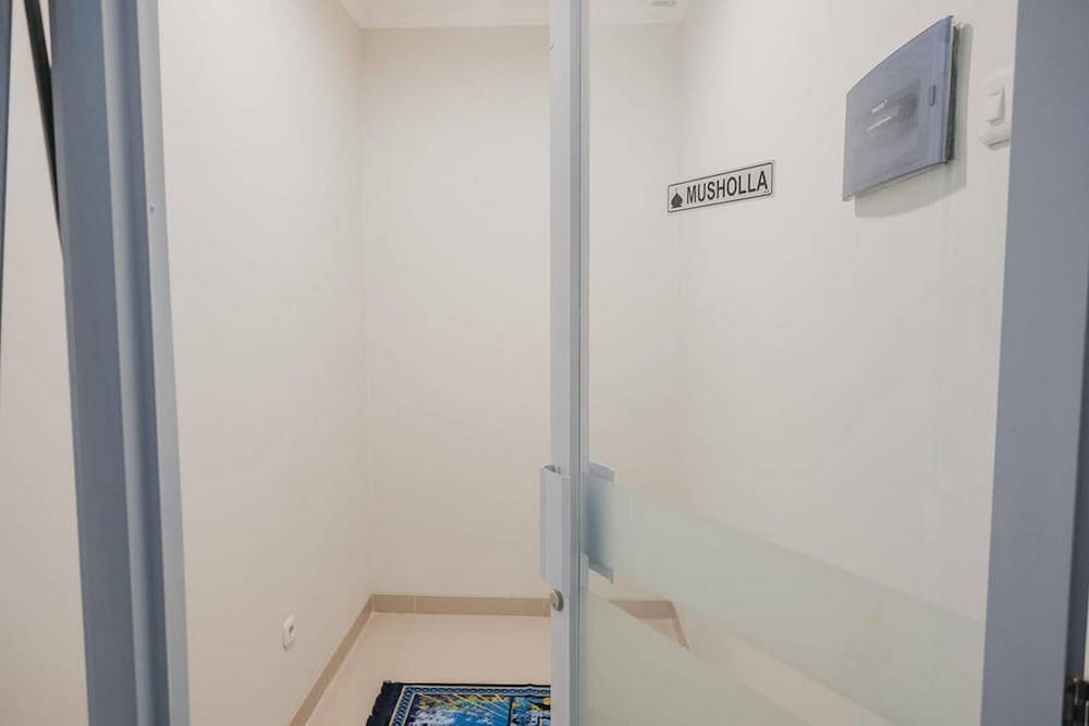 reddoorz plus near soekarno hatta airport taman mahkota