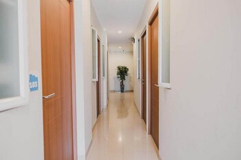 reddoorz plus near soekarno hatta airport taman mahkota