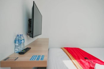 reddoorz plus near soekarno hatta airport taman mahkota