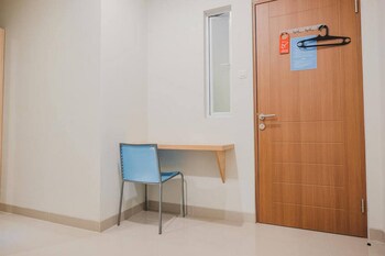 reddoorz plus near soekarno hatta airport taman mahkota