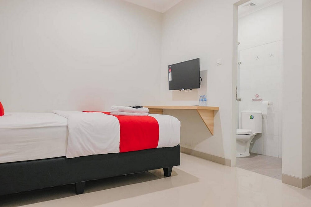 reddoorz plus near soekarno hatta airport taman mahkota