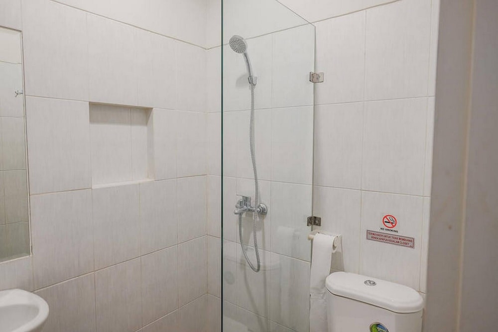 reddoorz plus near soekarno hatta airport taman mahkota