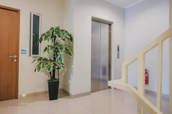 reddoorz plus near soekarno hatta airport taman mahkota