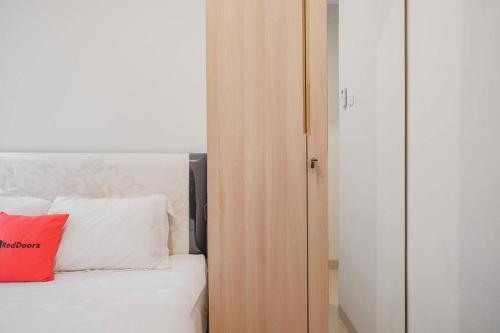 reddoorz plus near soekarno hatta airport taman mahkota