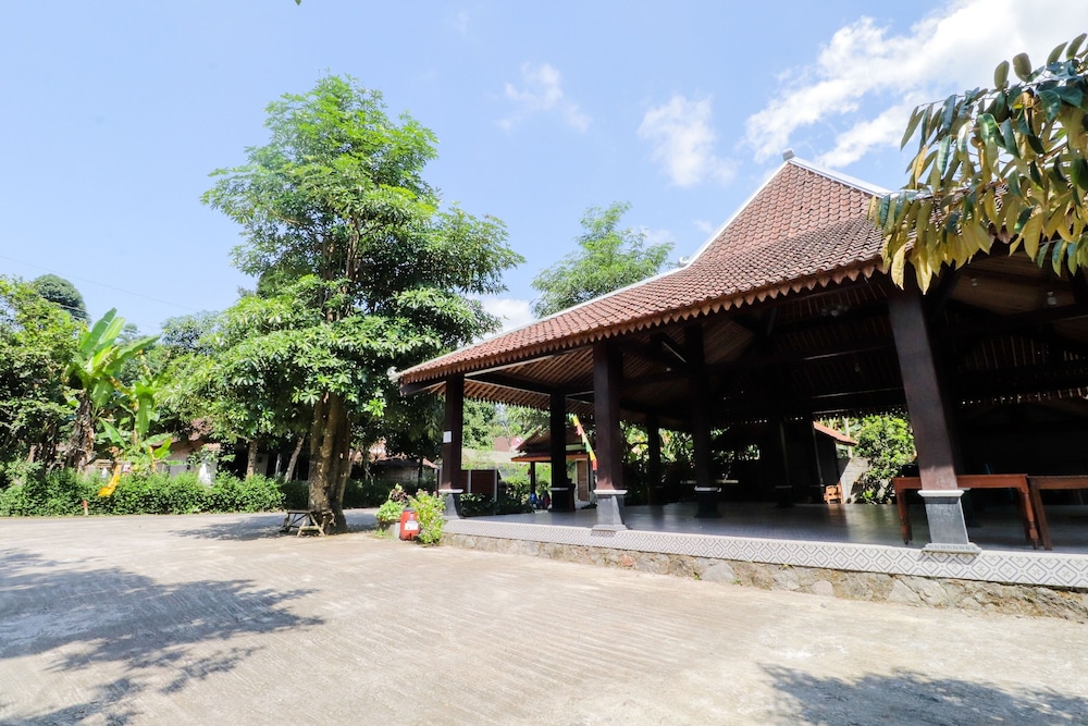 omah rohadi syariah by ndalem beong