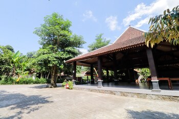 omah rohadi syariah by ndalem beong