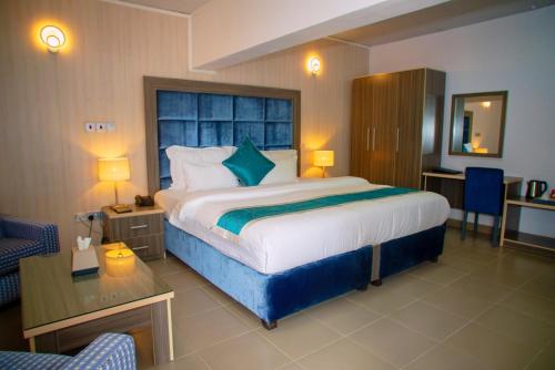 riviera suites