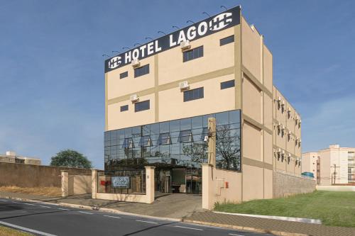 hotel lago araras