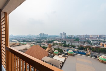 exclusive sunway resort suite by albert