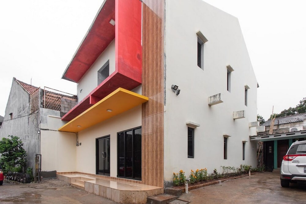 reddoorz plus near trans studio cibubur 2