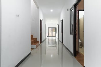 reddoorz plus near trans studio cibubur 2