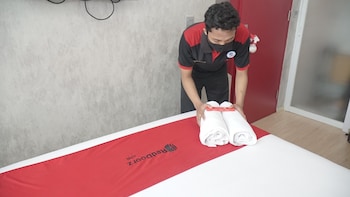 reddoorz plus near trans studio cibubur 2