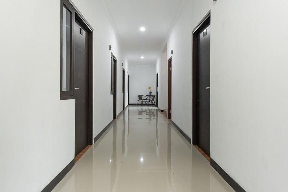 reddoorz plus near trans studio cibubur 2