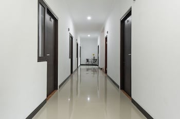 reddoorz plus near trans studio cibubur 2