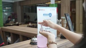 reddoorz plus near trans studio cibubur 2