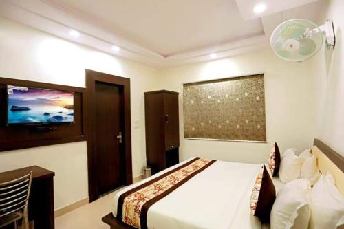 The Kamla Palace,Belanganj>>Agra,3 star