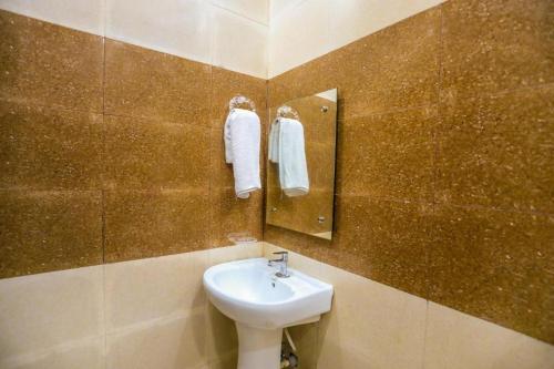 The Kamla Palace,Belanganj>>Agra,3 star