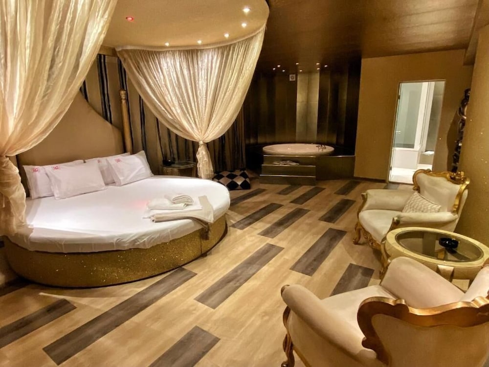 ruby rooms kifisia