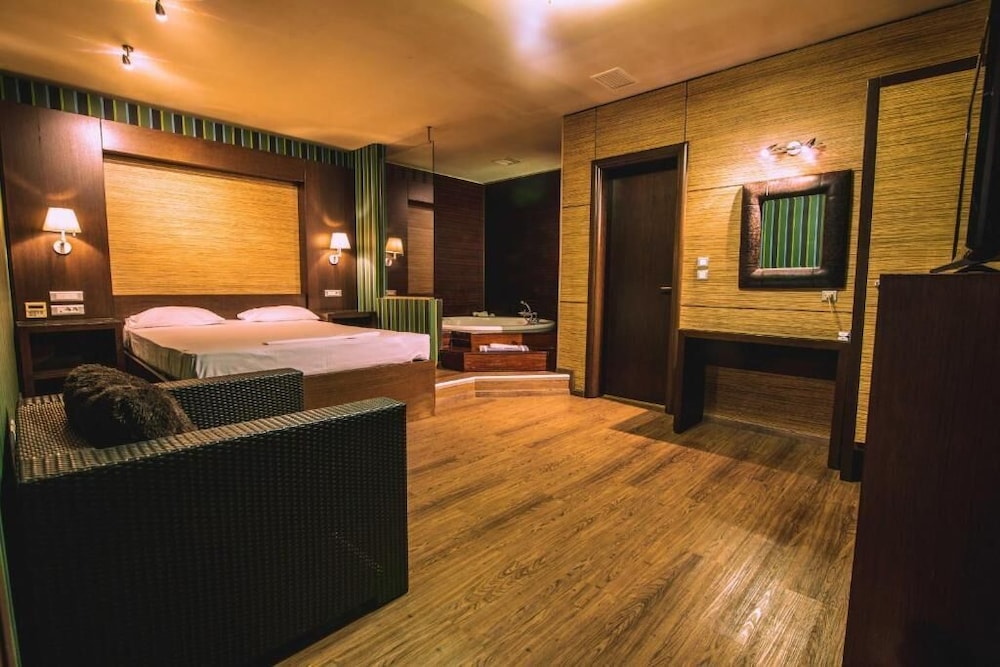 ruby rooms kifisia