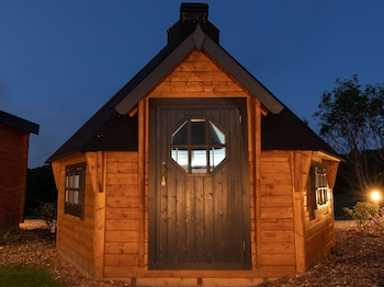 weedingshall lodges