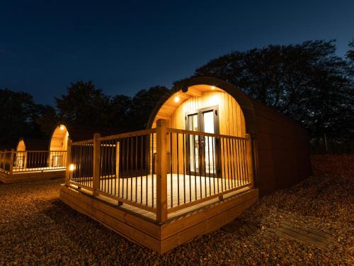 weedingshall lodges