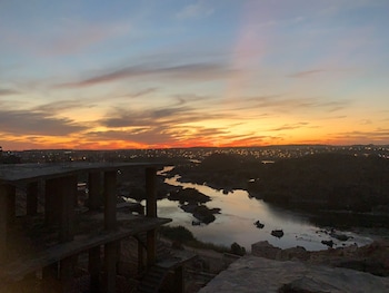 king nubian guest house