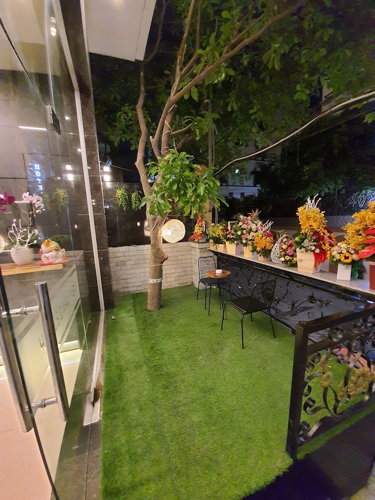 the mars hotel saigon airport