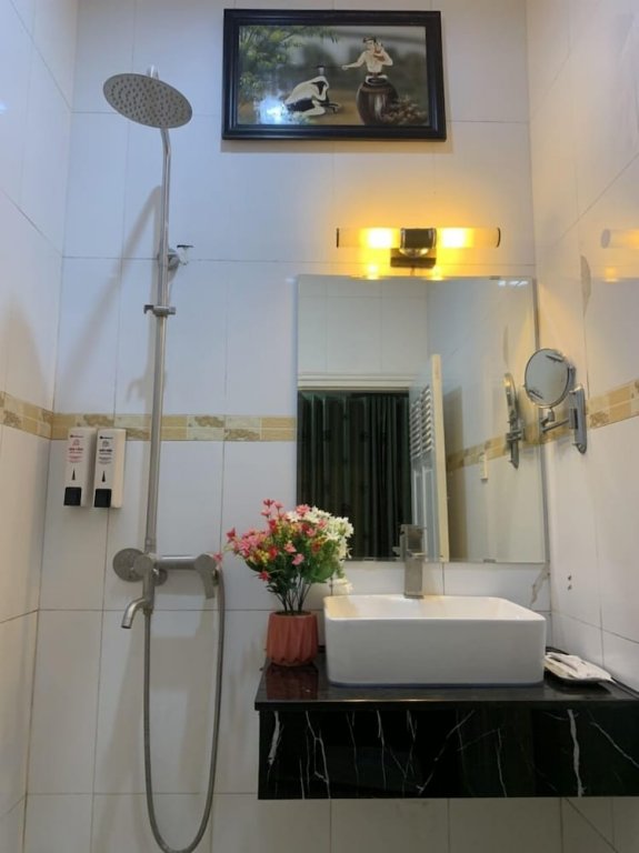 nhat ly hotel