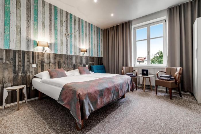 royal court hotel