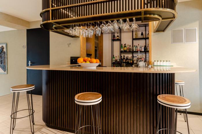 omid saldanha hotel
