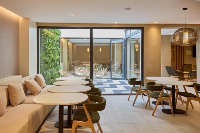 omid saldanha hotel