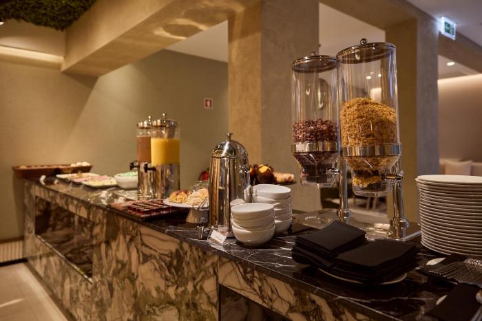 omid saldanha hotel