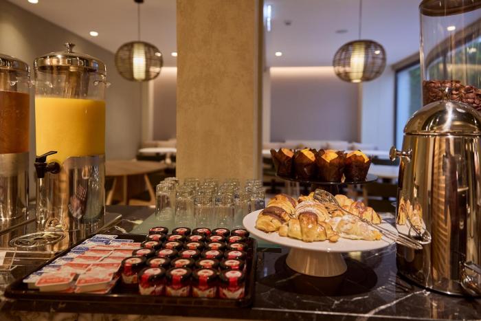 omid saldanha hotel