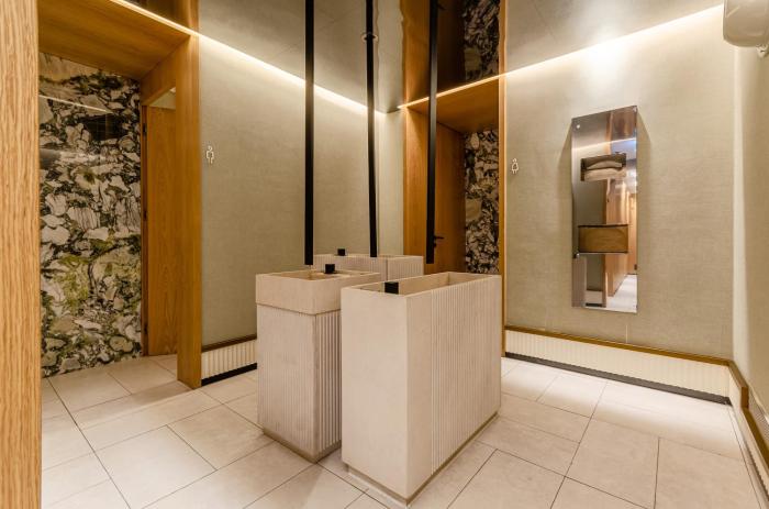 omid saldanha hotel