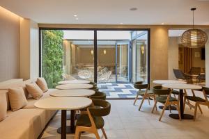 omid saldanha hotel