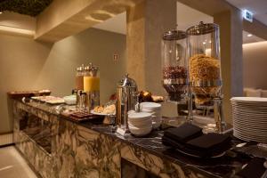 omid saldanha hotel