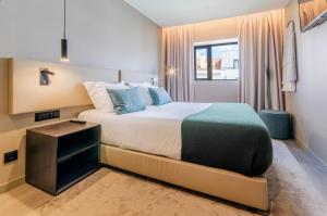 omid saldanha hotel