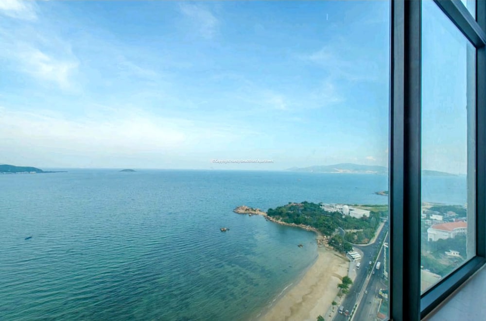 hqh sea view apartment