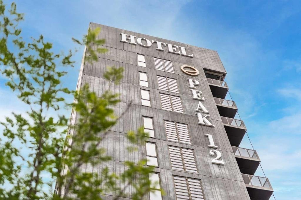 peak 12 hotel