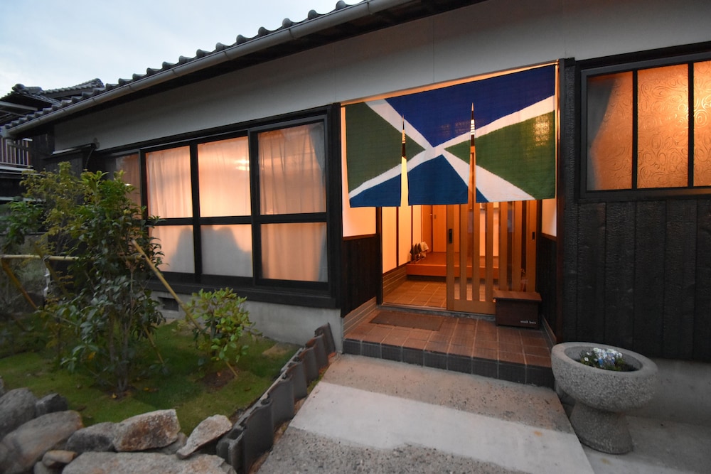 quaint house naoshima